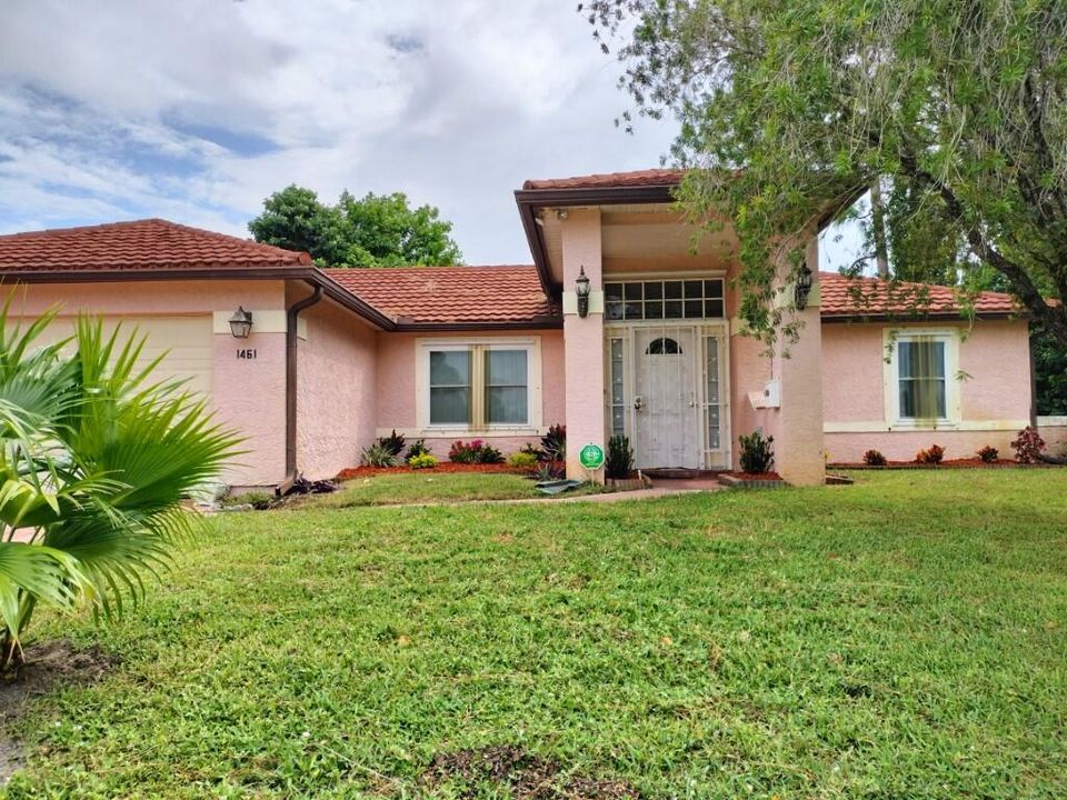 For Sale: $319,000 (3 beds, 2 baths, 1643 Square Feet)