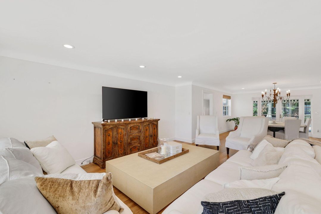 For Sale: $2,195,000 (3 beds, 3 baths, 1666 Square Feet)