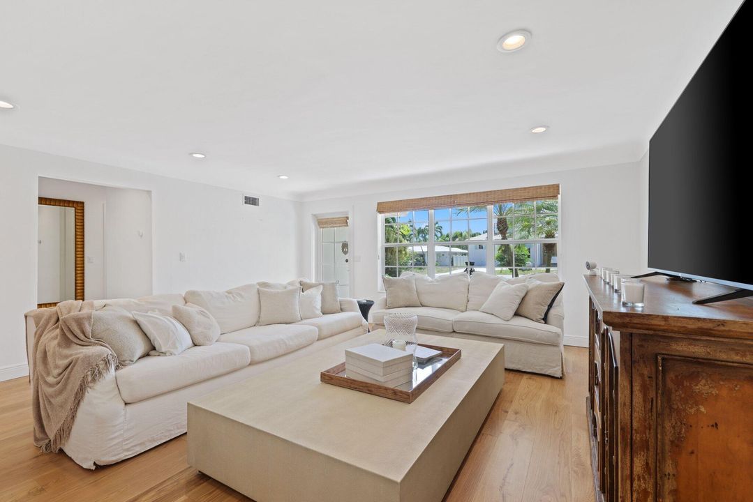 For Sale: $2,195,000 (3 beds, 3 baths, 1666 Square Feet)