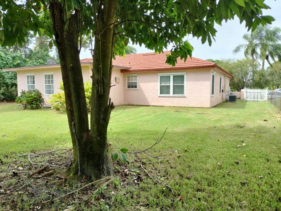 En Venta: $319,000 (3 camas, 2 baños, 1643 Pies cuadrados)