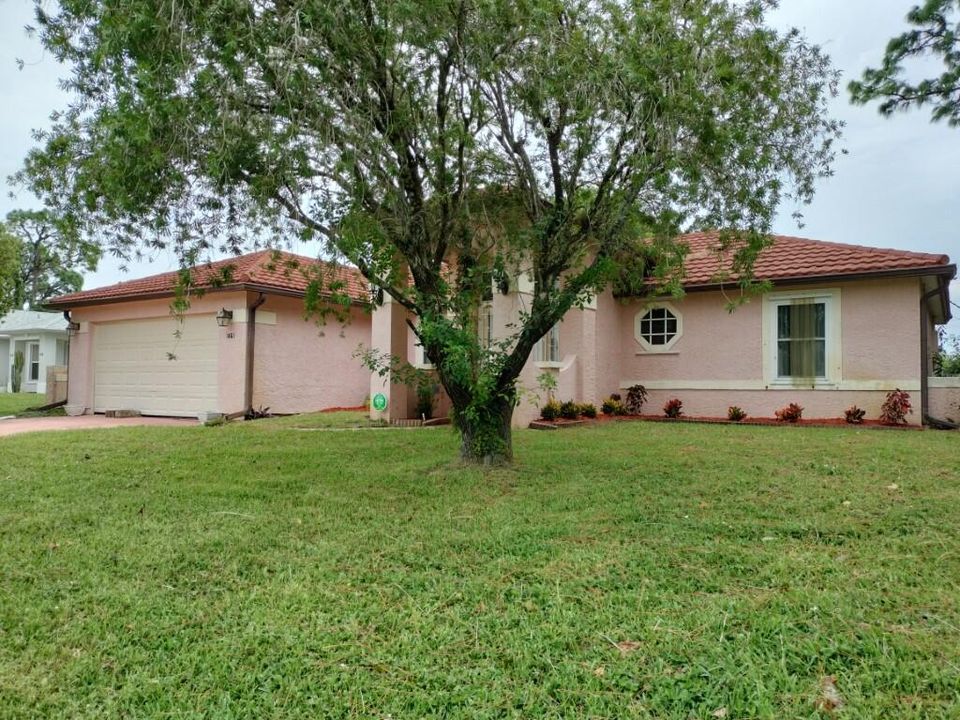 For Sale: $319,000 (3 beds, 2 baths, 1643 Square Feet)