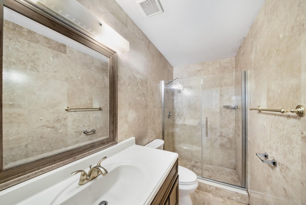 For Sale: $349,000 (2 beds, 2 baths, 987 Square Feet)