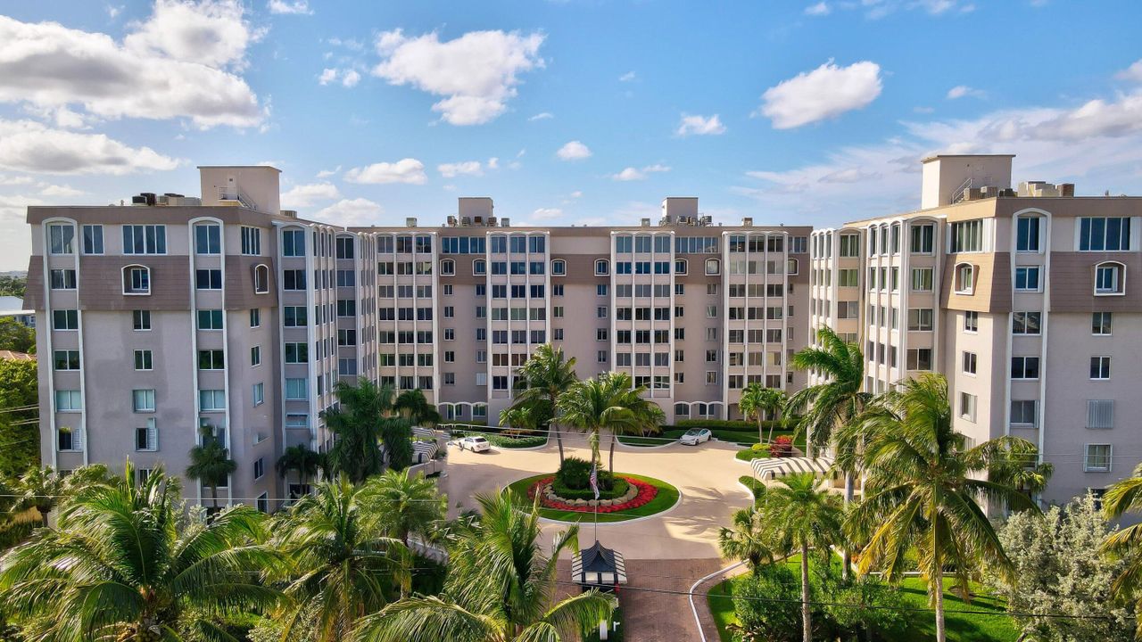 For Sale: $1,450,000 (3 beds, 2 baths, 2138 Square Feet)