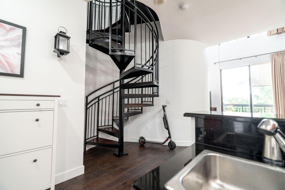 For Sale: $479,000 (1 beds, 1 baths, 1071 Square Feet)