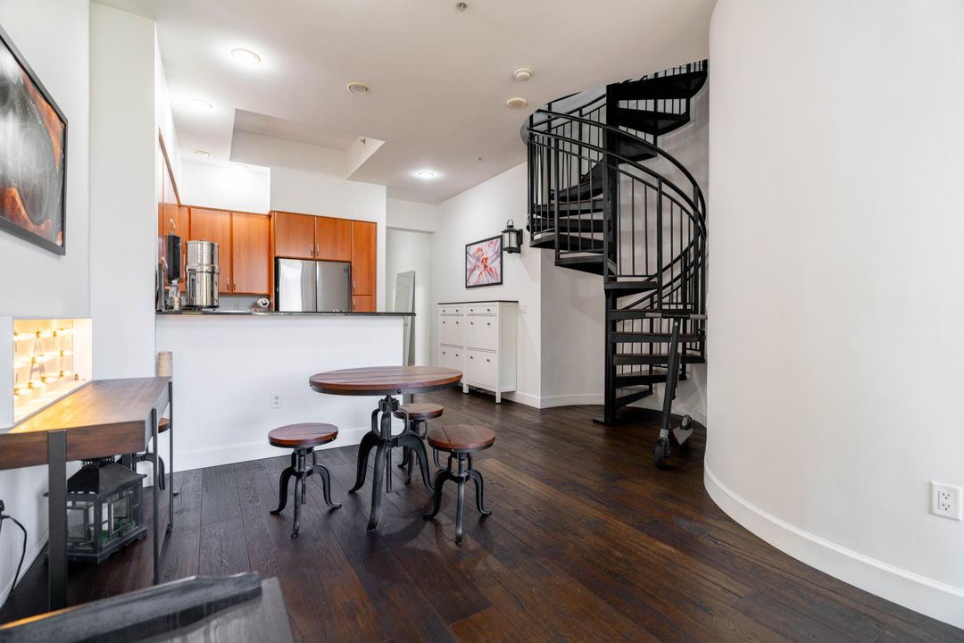 For Sale: $479,000 (1 beds, 1 baths, 1071 Square Feet)