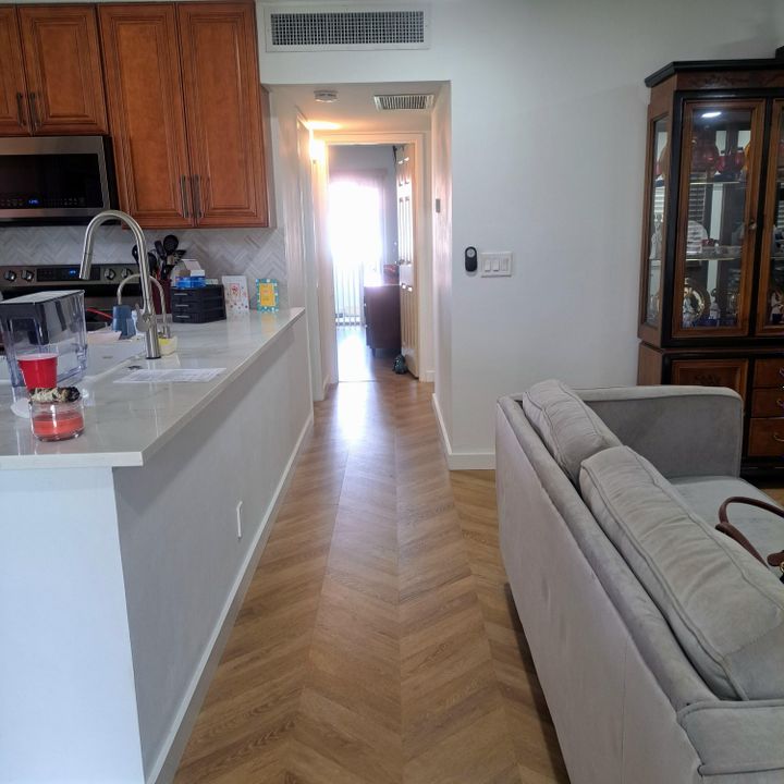 For Sale: $201,949 (2 beds, 2 baths, 880 Square Feet)