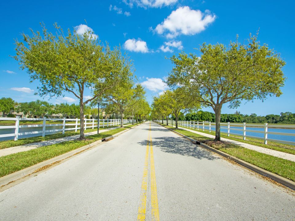 For Sale: $650,000 (4 beds, 2 baths, 2842 Square Feet)