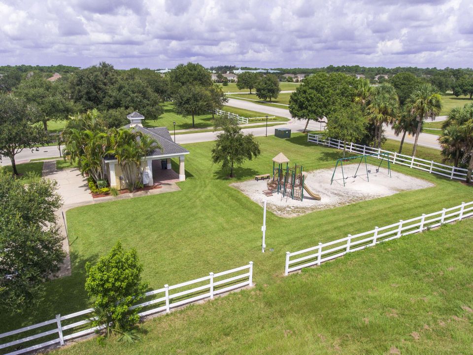 For Sale: $650,000 (4 beds, 2 baths, 2842 Square Feet)