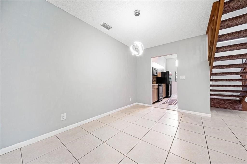 For Sale: $144,800 (1 beds, 2 baths, 1216 Square Feet)