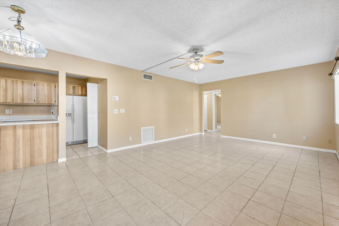 For Sale: $170,000 (2 beds, 2 baths, 924 Square Feet)