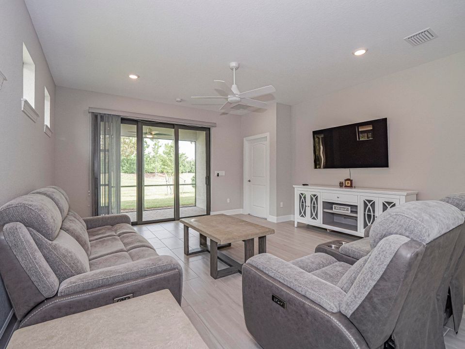 For Sale: $479,000 (2 beds, 2 baths, 1577 Square Feet)