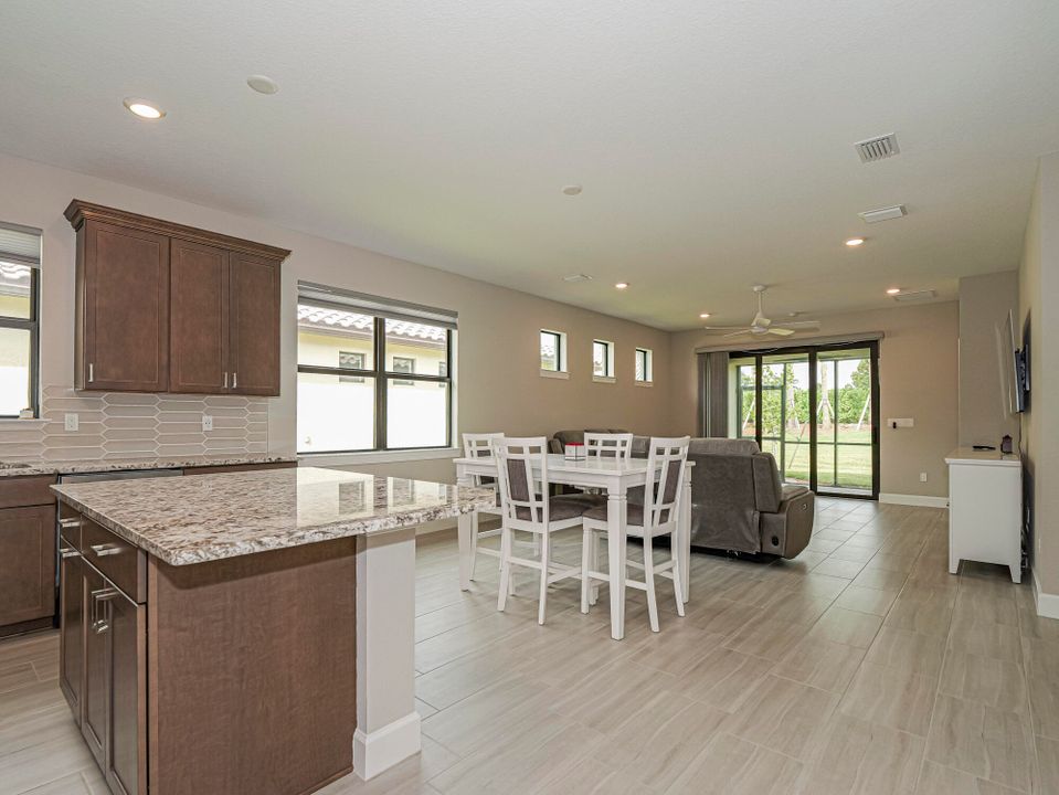 For Sale: $479,000 (2 beds, 2 baths, 1577 Square Feet)