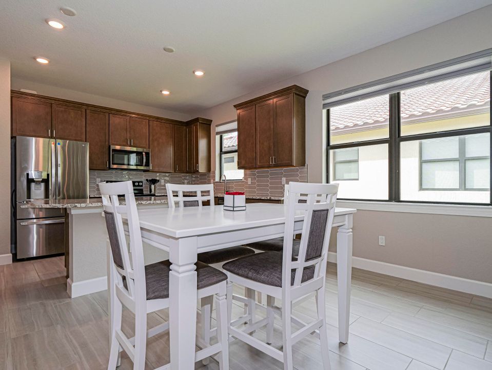 For Sale: $479,000 (2 beds, 2 baths, 1577 Square Feet)