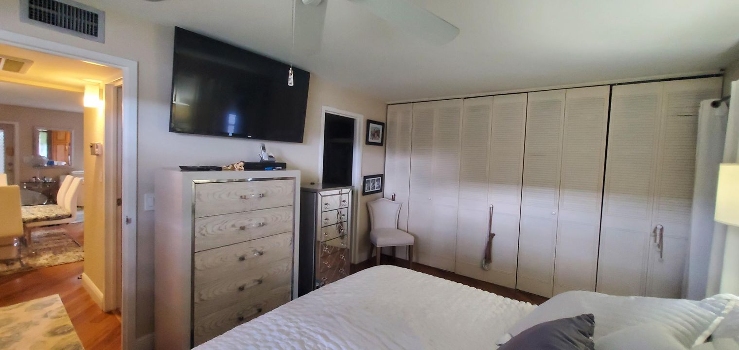 For Sale: $100,000 (1 beds, 1 baths, 720 Square Feet)