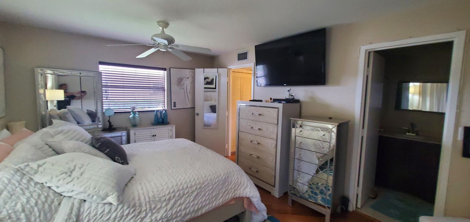 For Sale: $100,000 (1 beds, 1 baths, 720 Square Feet)