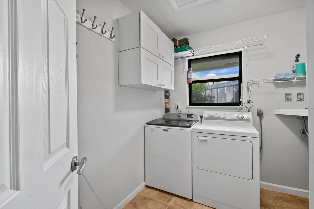 For Sale: $569,000 (2 beds, 2 baths, 1324 Square Feet)