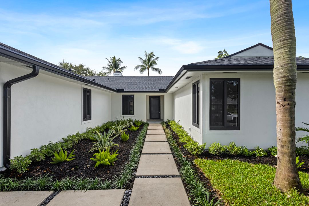 Active With Contract: $999,999 (4 beds, 2 baths, 2461 Square Feet)