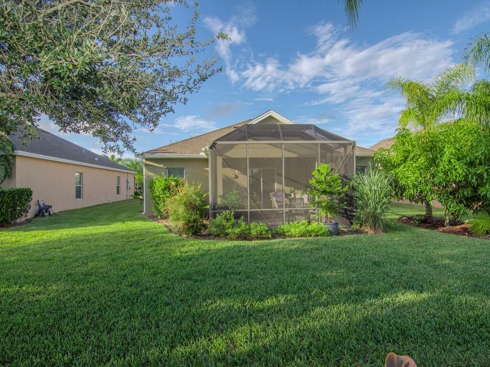 Active With Contract: $388,000 (3 beds, 2 baths, 1584 Square Feet)