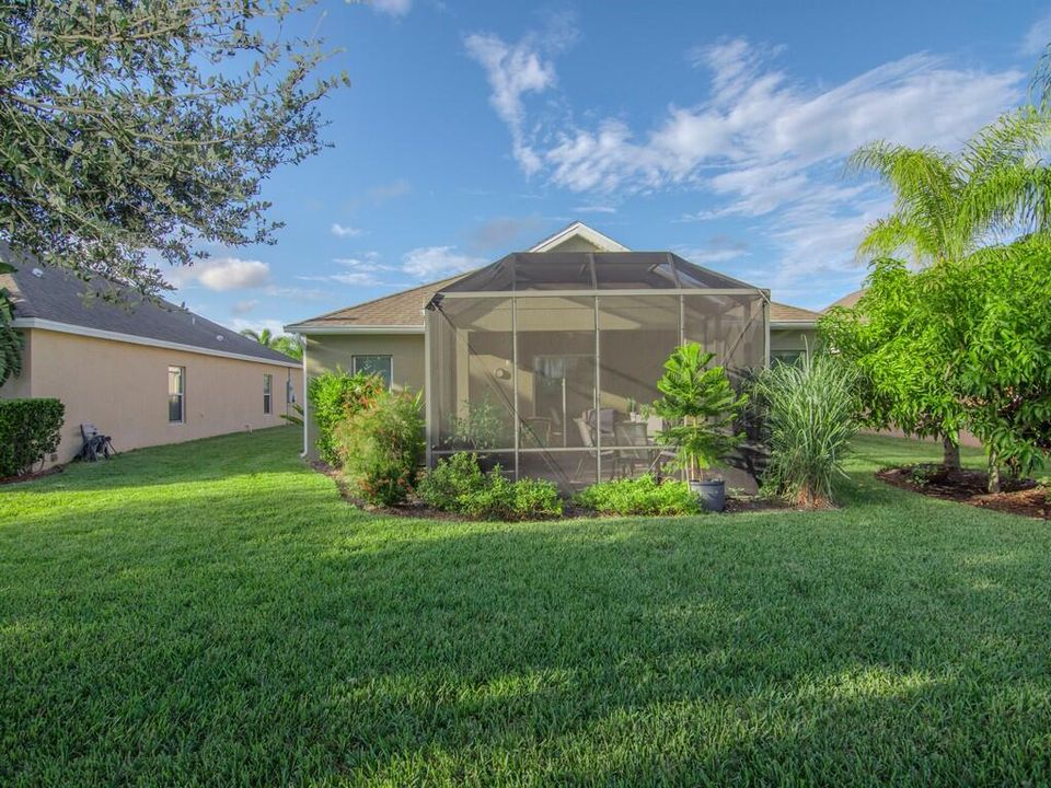 Active With Contract: $388,000 (3 beds, 2 baths, 1584 Square Feet)