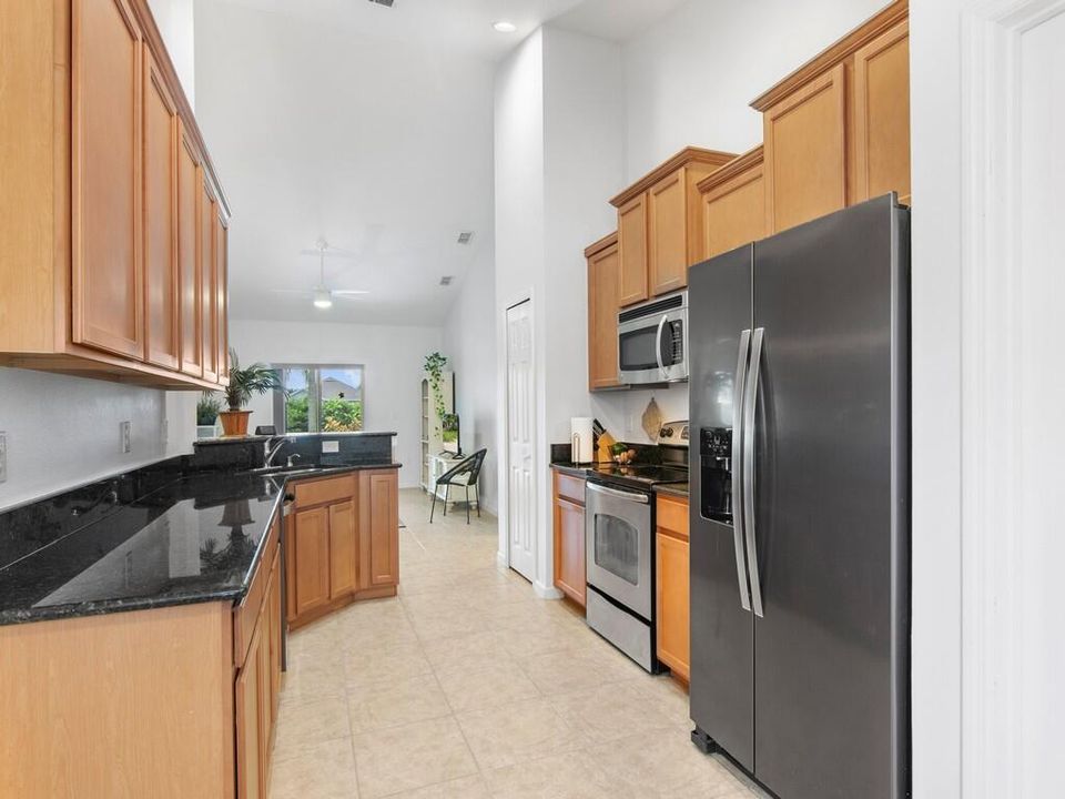 Active With Contract: $388,000 (3 beds, 2 baths, 1584 Square Feet)