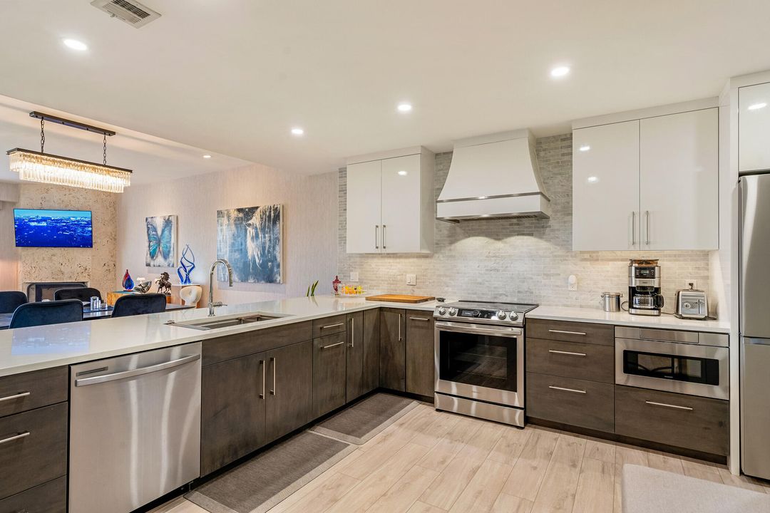 For Sale: $1,095,000 (2 beds, 2 baths, 1632 Square Feet)