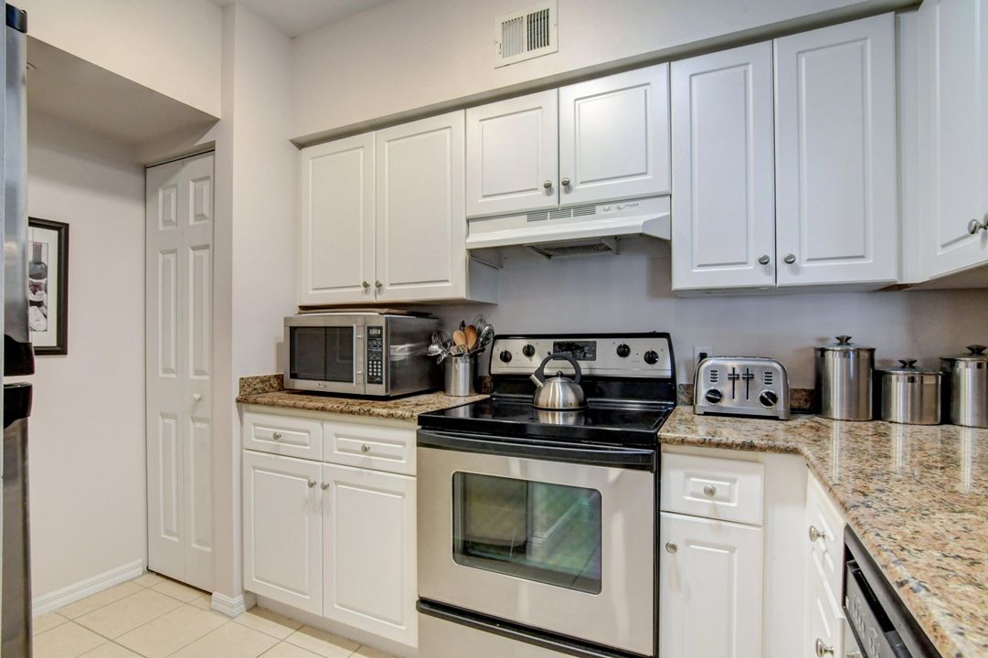 For Sale: $380,000 (2 beds, 2 baths, 1030 Square Feet)