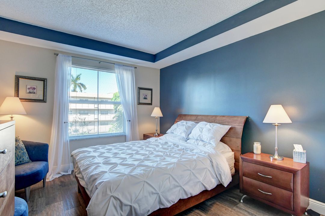 For Sale: $380,000 (2 beds, 2 baths, 1030 Square Feet)