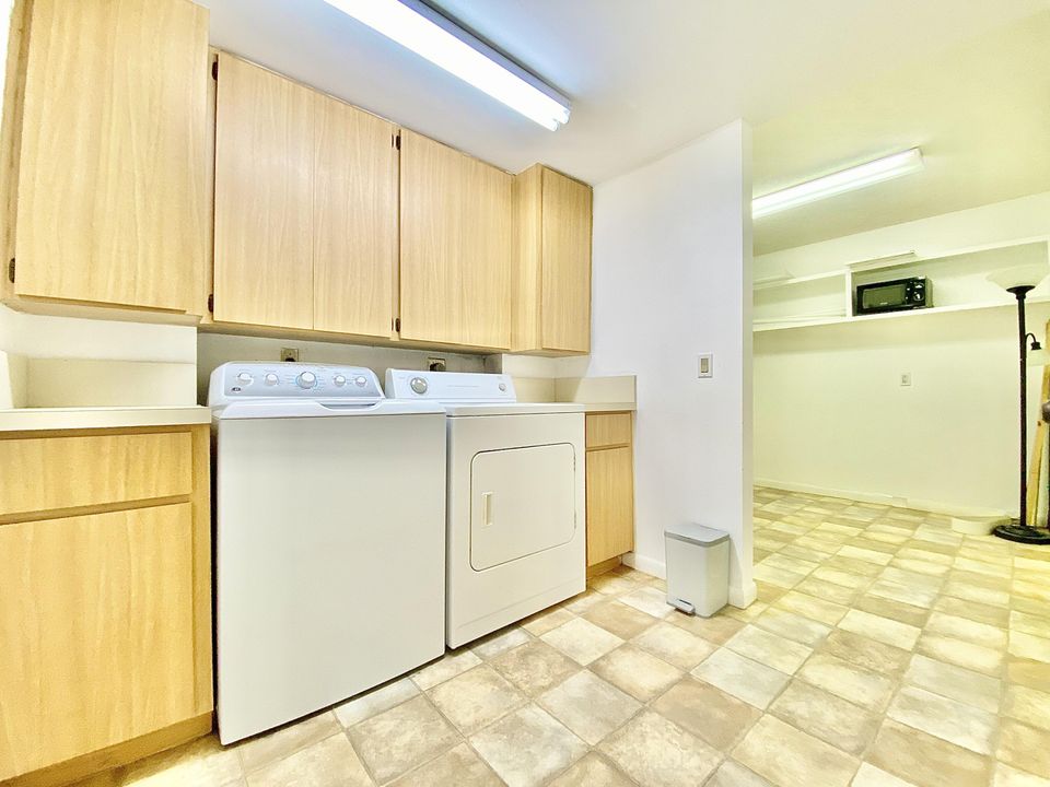 For Sale: $460,000 (2 beds, 2 baths, 1385 Square Feet)