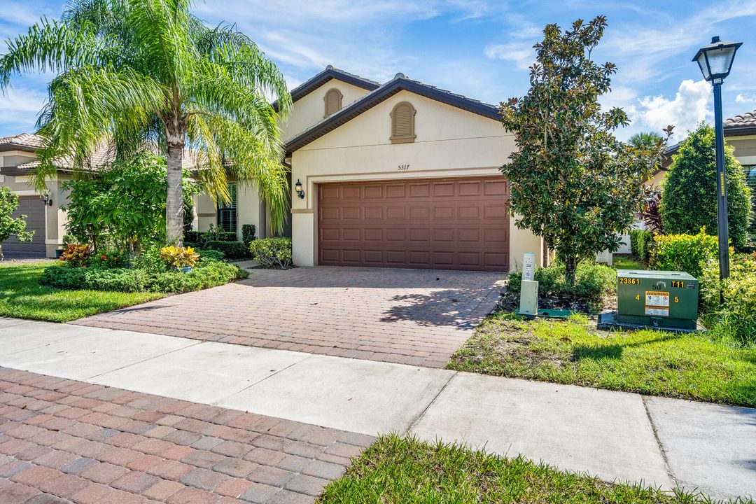 For Sale: $525,000 (3 beds, 2 baths, 2112 Square Feet)