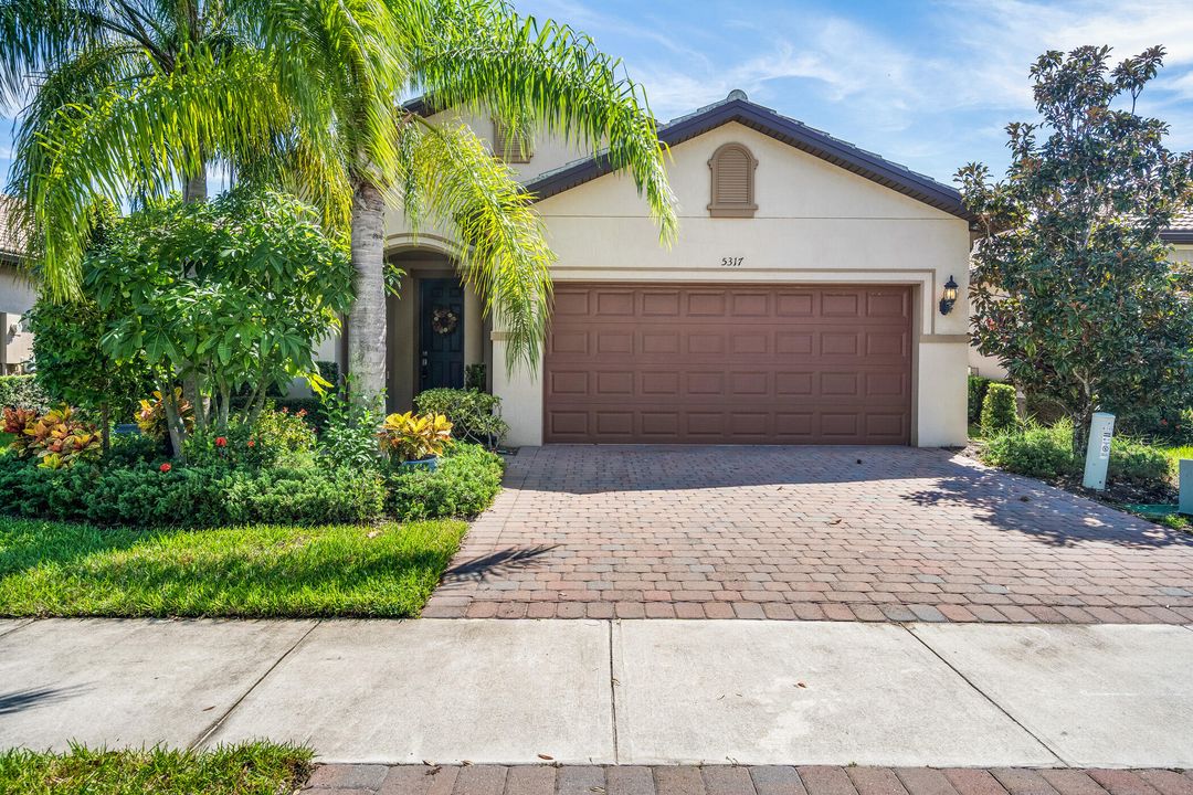 For Sale: $525,000 (3 beds, 2 baths, 2112 Square Feet)