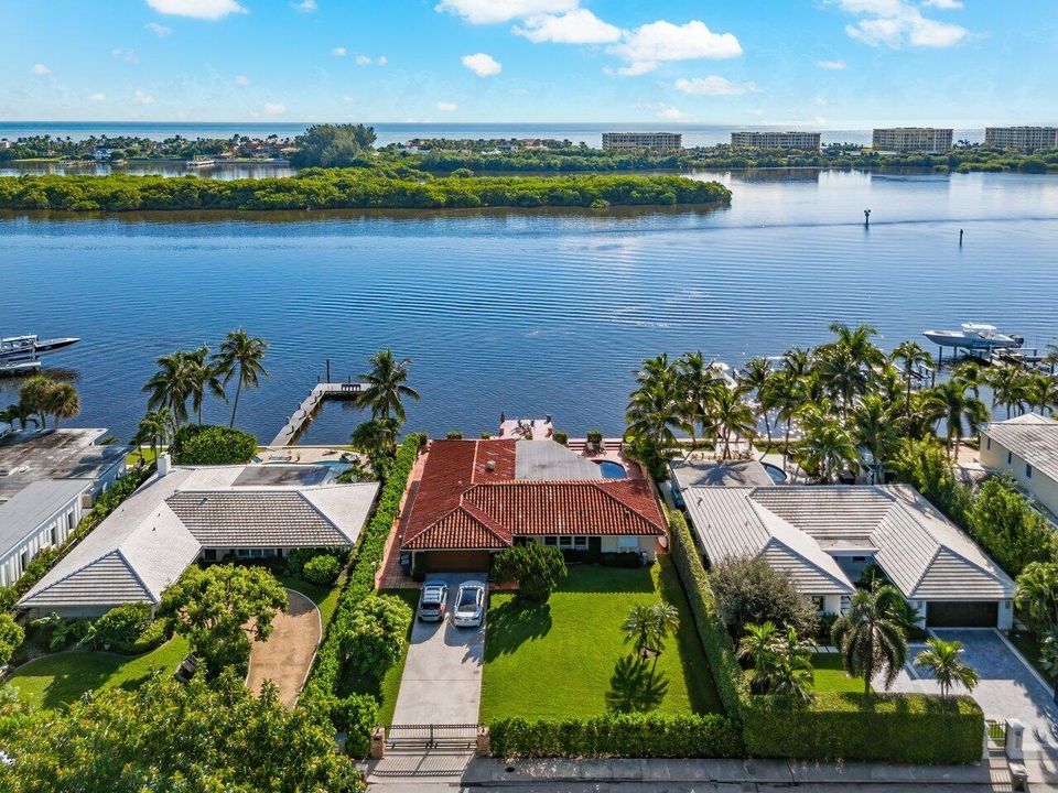 For Sale: $10,500,000 (2 beds, 2 baths, 2332 Square Feet)