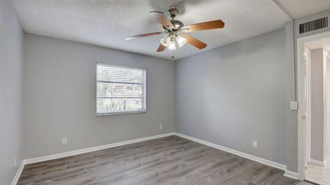 For Rent: $2,300 (2 beds, 2 baths, 887 Square Feet)