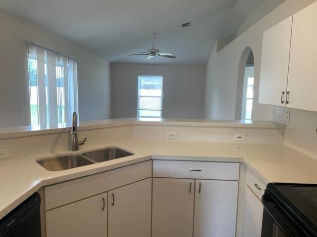 For Rent: $2,400 (3 beds, 2 baths, 1440 Square Feet)