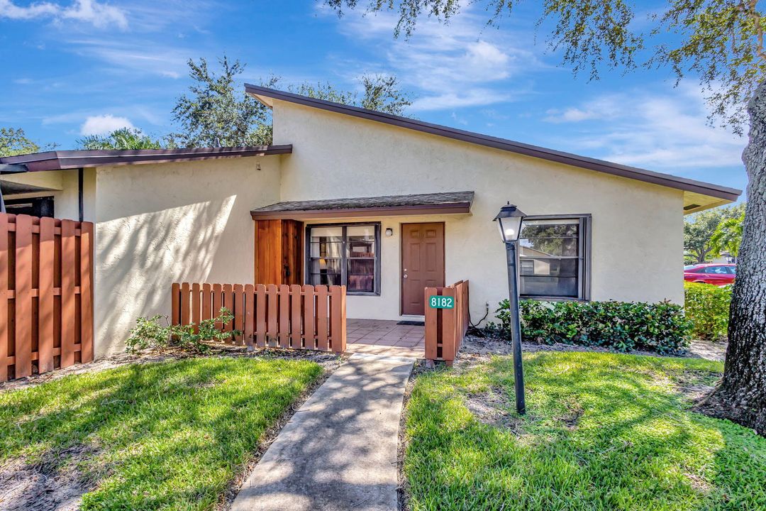 For Sale: $254,900 (2 beds, 2 baths, 1026 Square Feet)