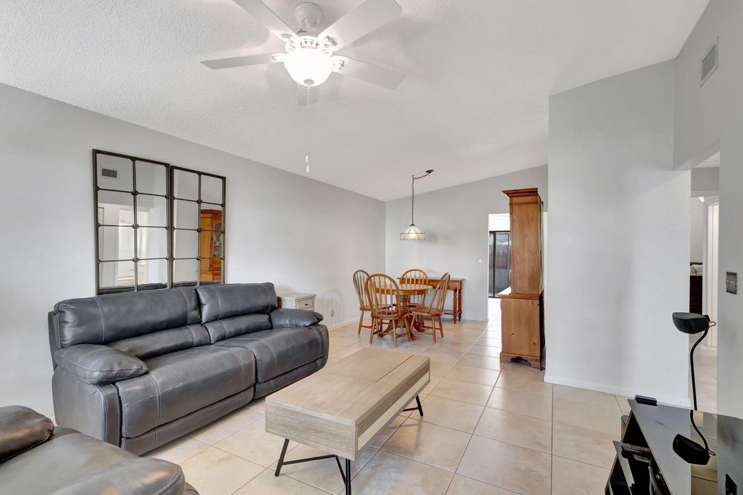 For Sale: $254,900 (2 beds, 2 baths, 1026 Square Feet)