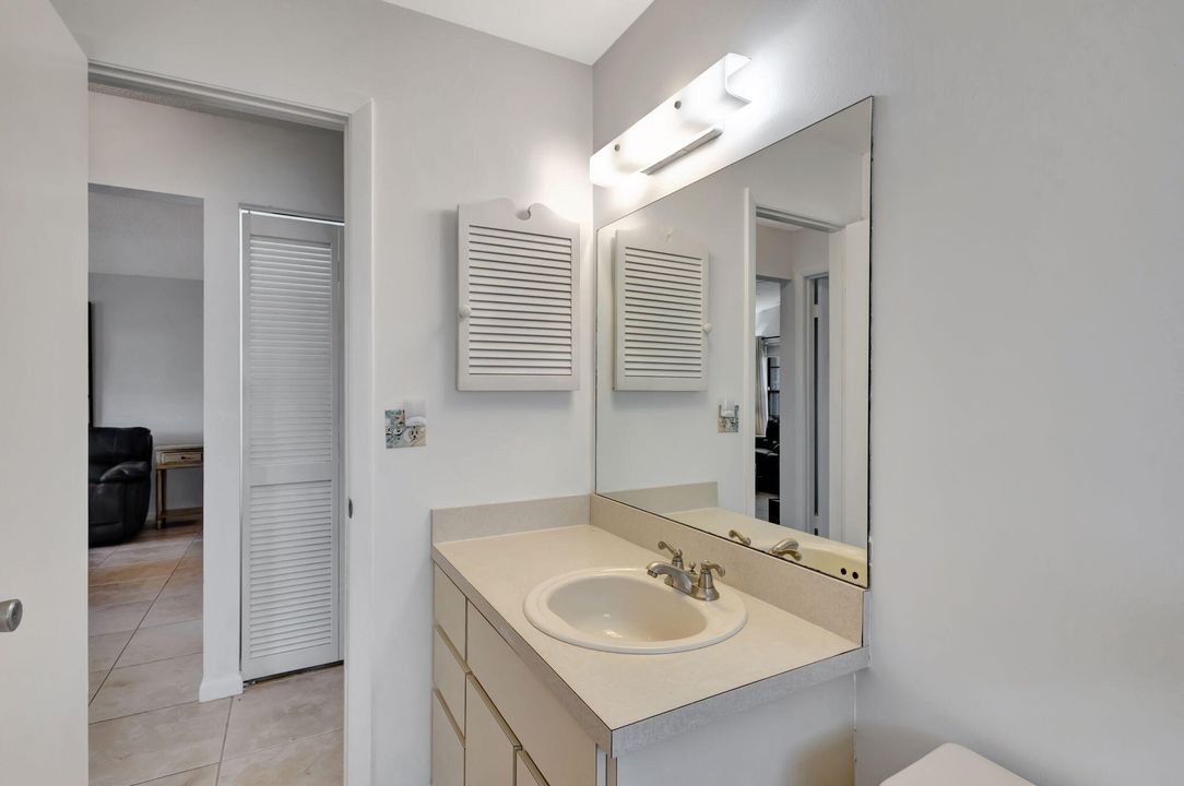 For Sale: $254,900 (2 beds, 2 baths, 1026 Square Feet)