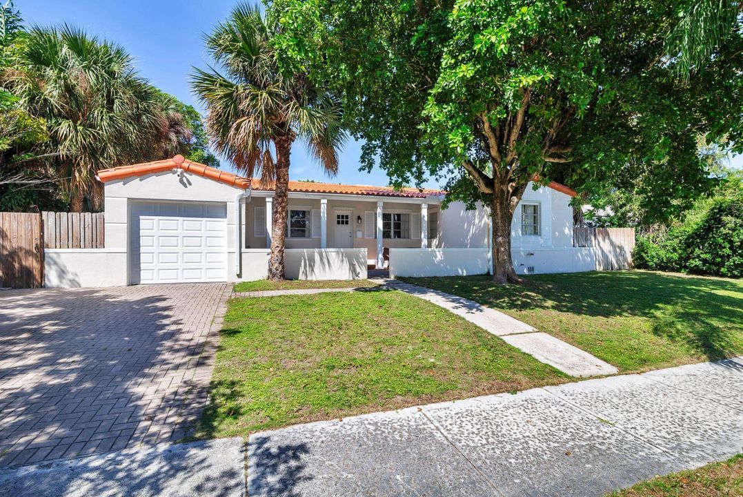 For Sale: $1,050,000 (2 beds, 2 baths, 1518 Square Feet)