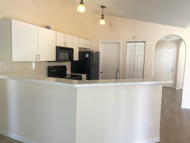 For Rent: $2,400 (3 beds, 2 baths, 1440 Square Feet)