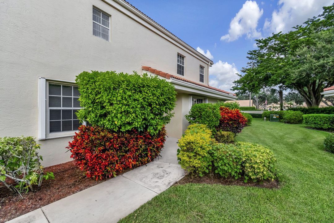 For Sale: $469,000 (3 beds, 2 baths, 1271 Square Feet)