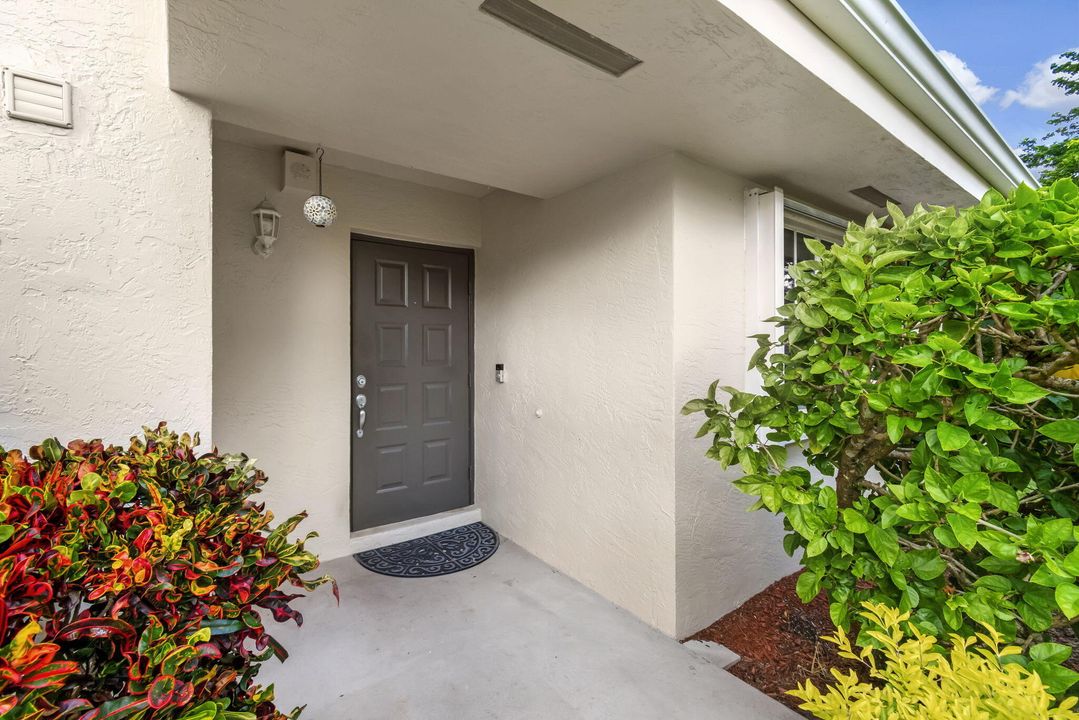 For Sale: $469,000 (3 beds, 2 baths, 1271 Square Feet)