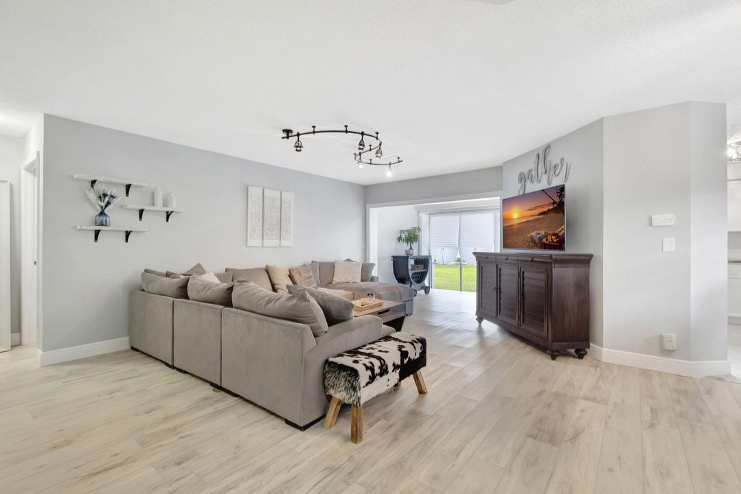 For Sale: $469,000 (3 beds, 2 baths, 1271 Square Feet)