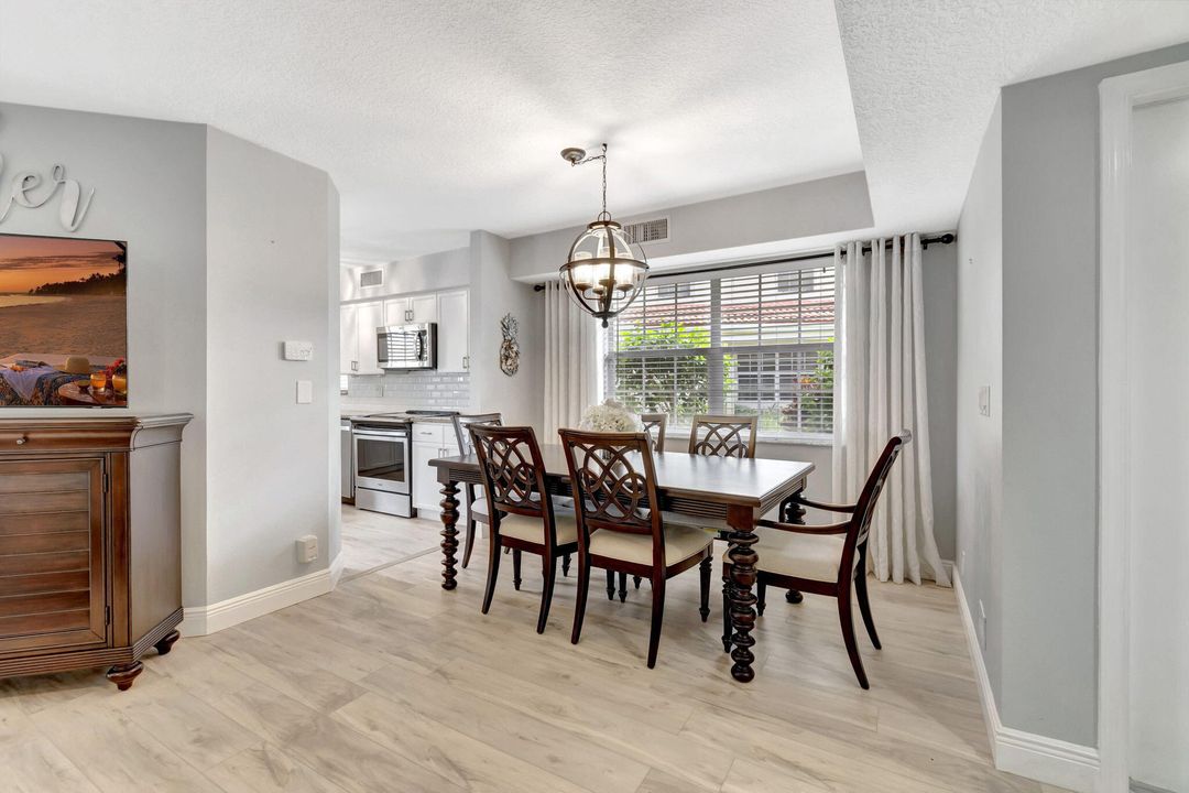 For Sale: $469,000 (3 beds, 2 baths, 1271 Square Feet)