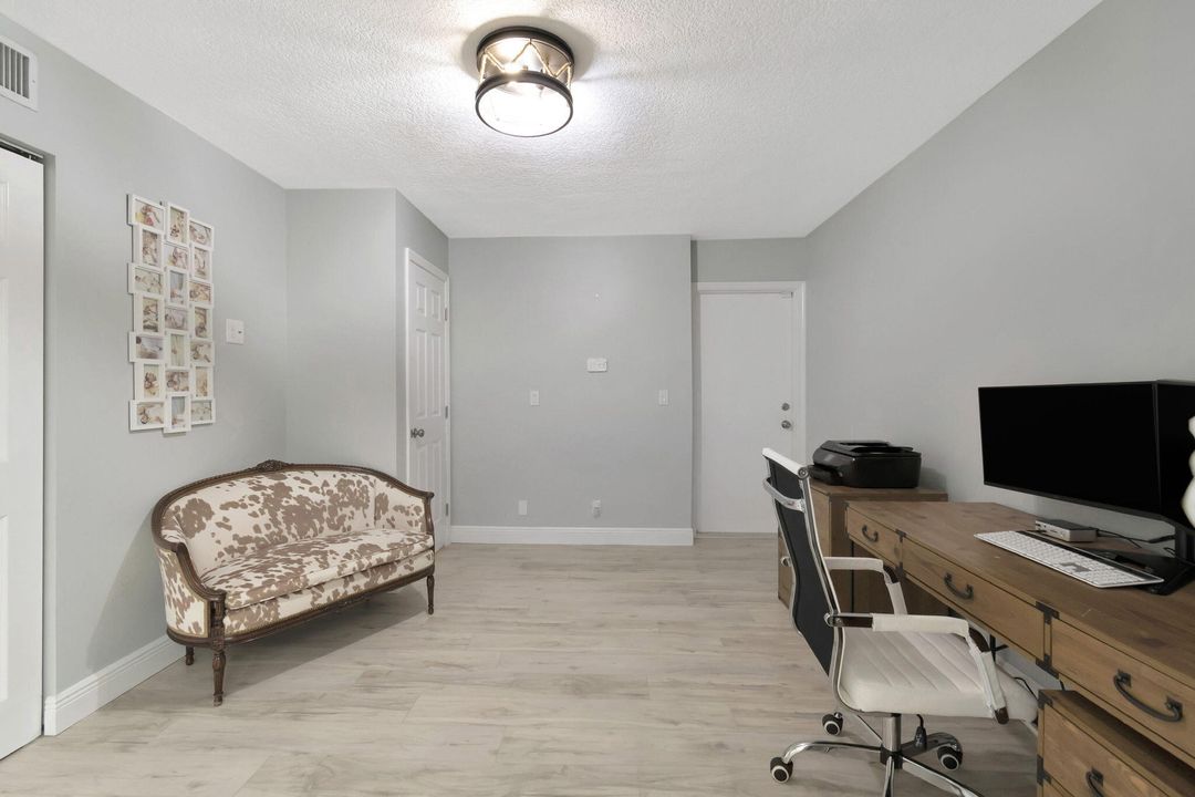 For Sale: $469,000 (3 beds, 2 baths, 1271 Square Feet)