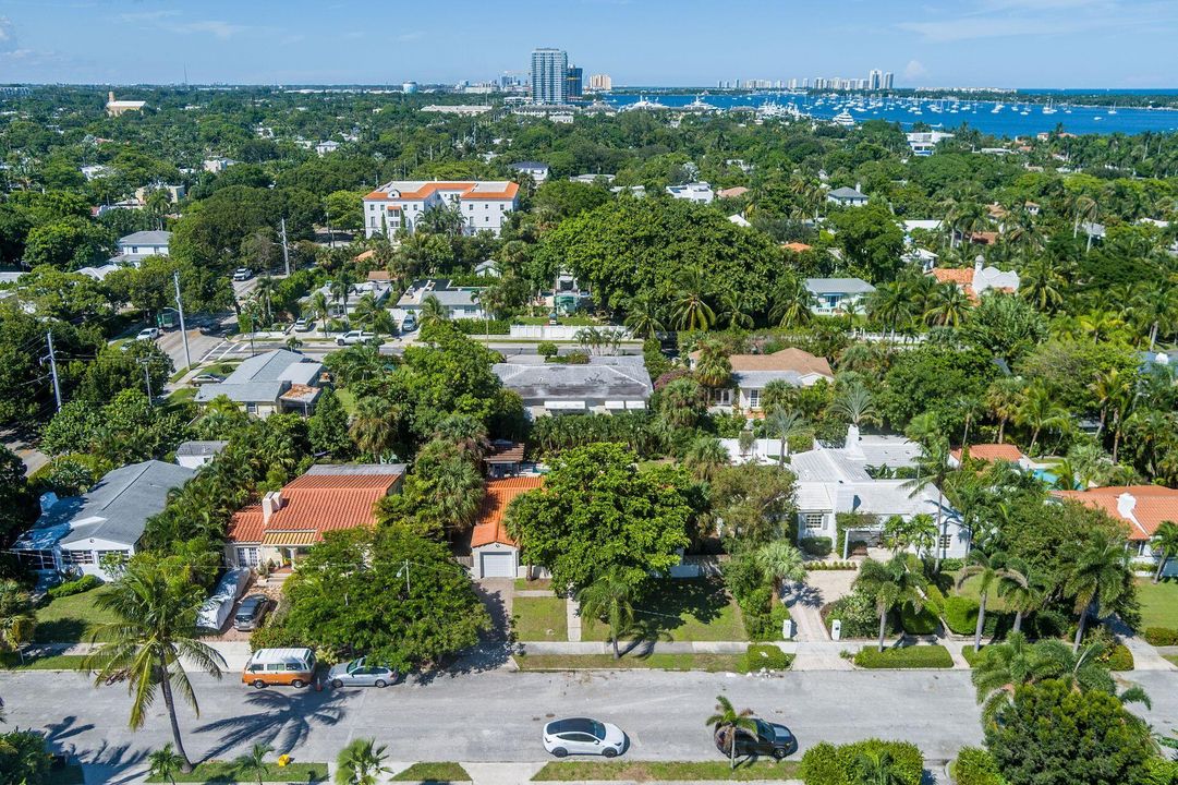 For Sale: $1,050,000 (2 beds, 2 baths, 1518 Square Feet)