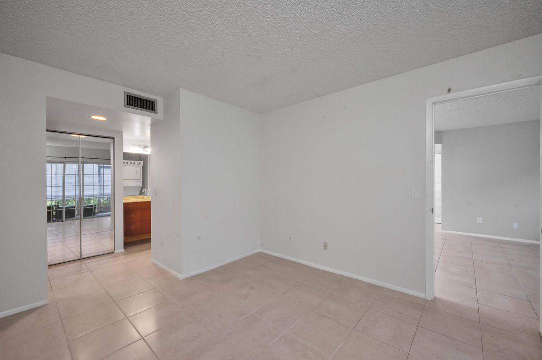 For Sale: $211,900 (2 beds, 2 baths, 874 Square Feet)