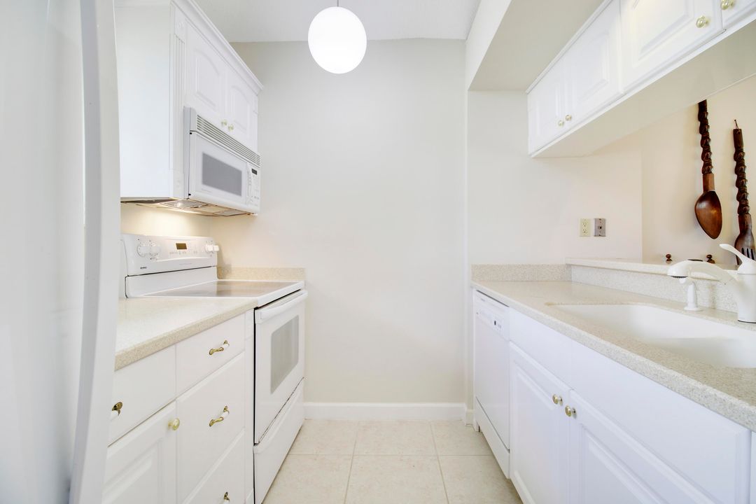 For Sale: $475,000 (2 beds, 2 baths, 1135 Square Feet)