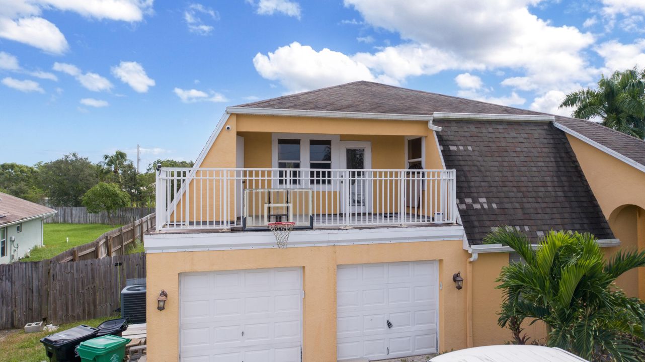 For Sale: $459,711 (3 beds, 2 baths, 1896 Square Feet)