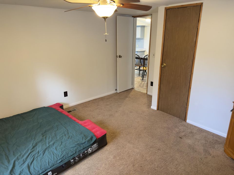 For Sale: $155,000 (3 beds, 2 baths, 1040 Square Feet)