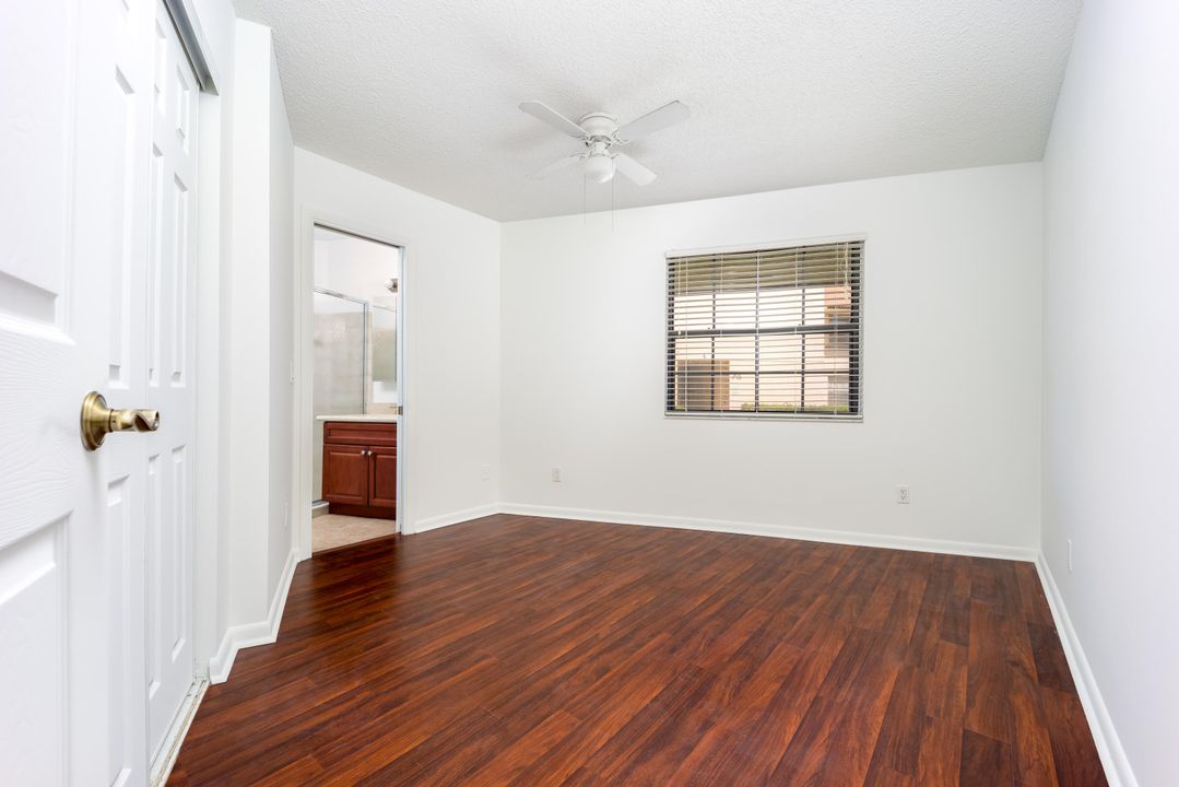 For Sale: $210,000 (2 beds, 2 baths, 1037 Square Feet)