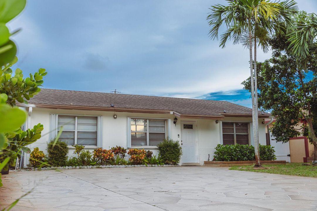 For Sale: $439,950 (3 beds, 2 baths, 1040 Square Feet)